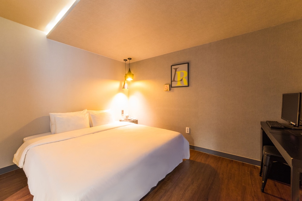 hotel bridge