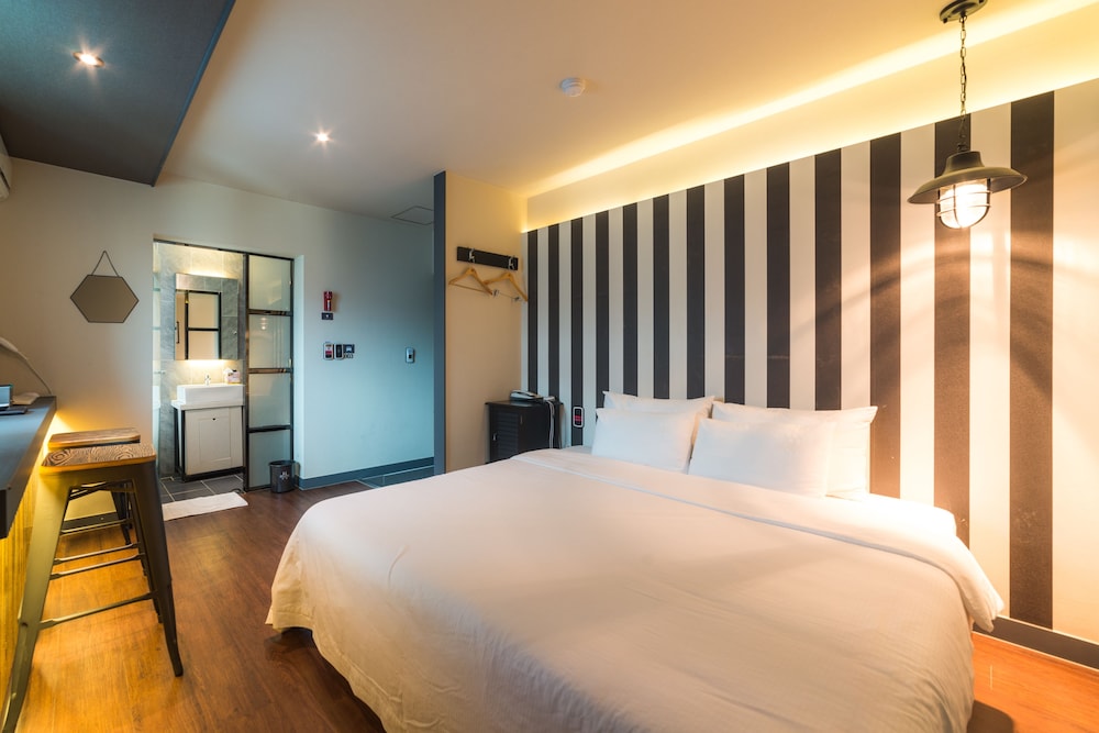 hotel bridge