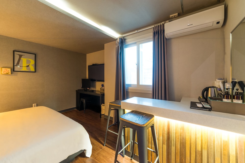 hotel bridge