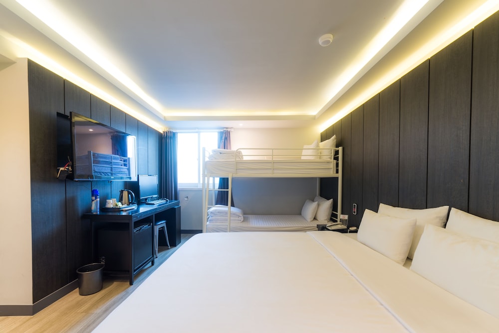 hotel bridge