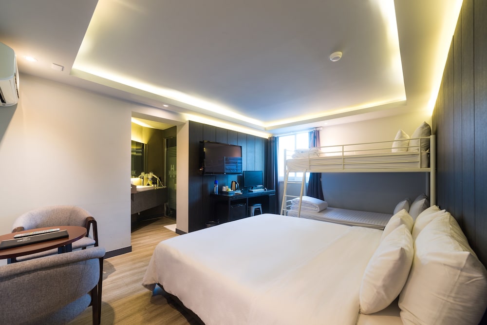 hotel bridge