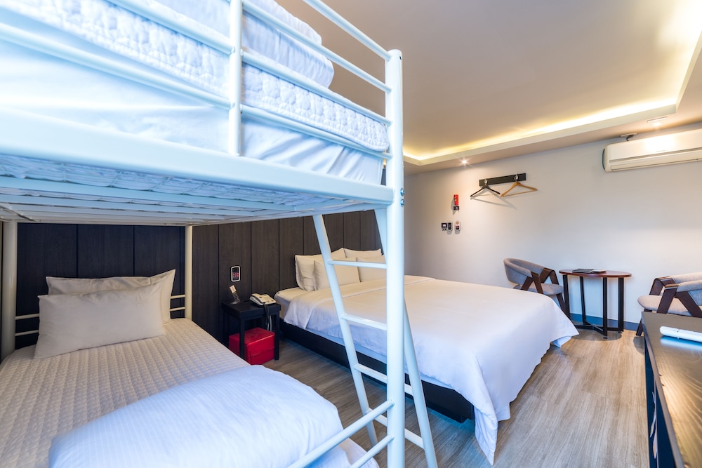hotel bridge