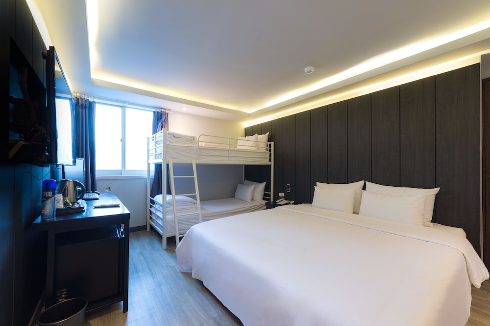 hotel bridge