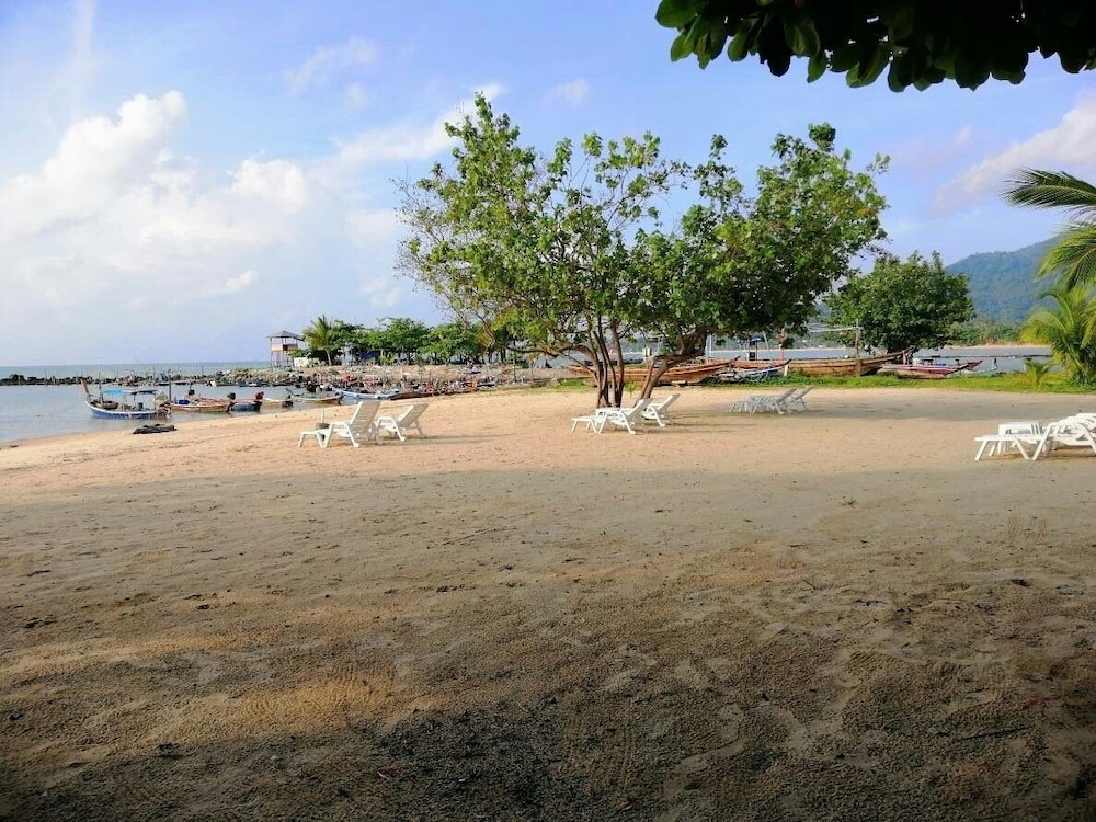 poolsawat villa