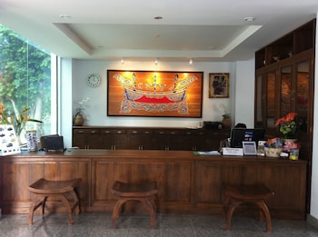 poolsawat villa