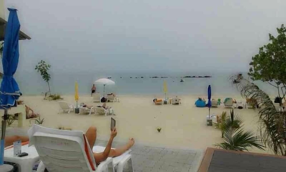 poolsawat villa