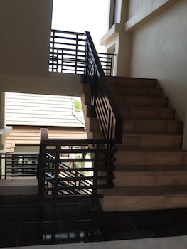 poolsawat villa