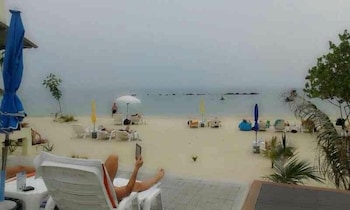 poolsawat villa