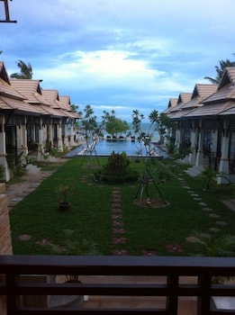 poolsawat villa