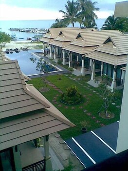 poolsawat villa