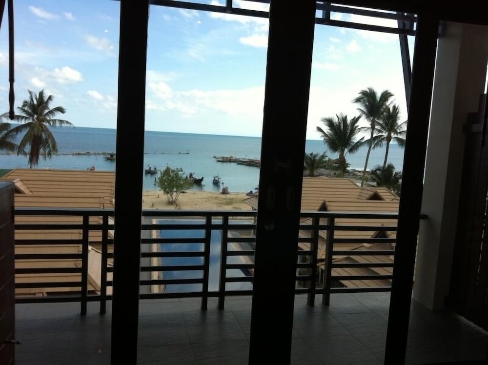 poolsawat villa
