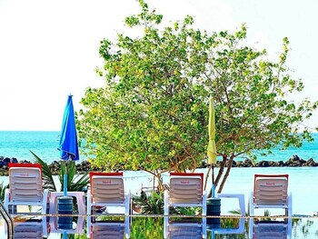 poolsawat villa