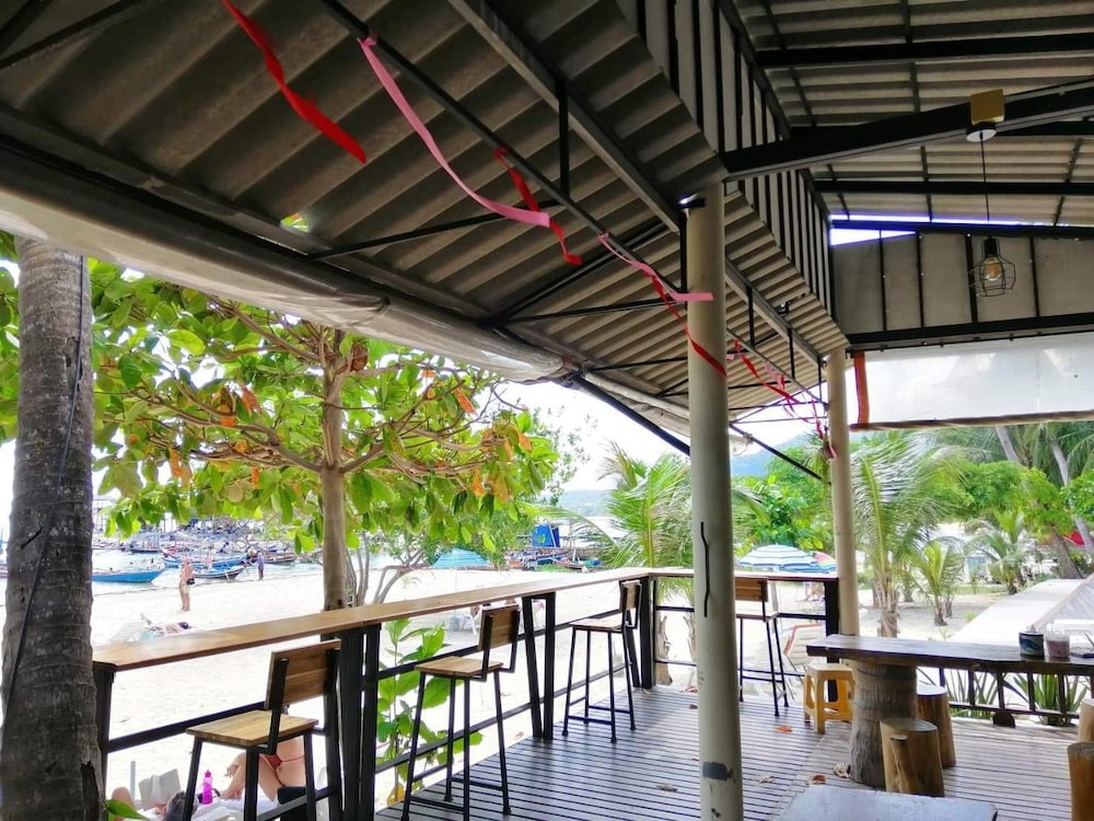 poolsawat villa