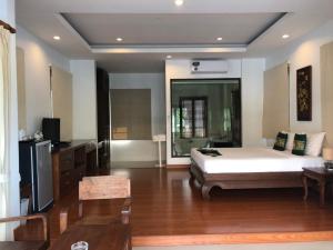poolsawat villa