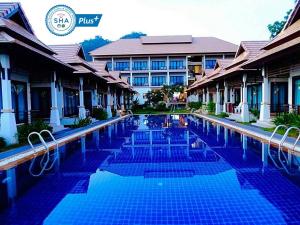poolsawat villa