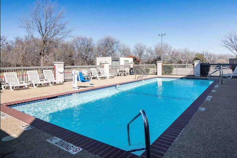 days inn by wyndham fort worth north fossil creek