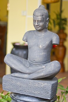 the unique angkor villa