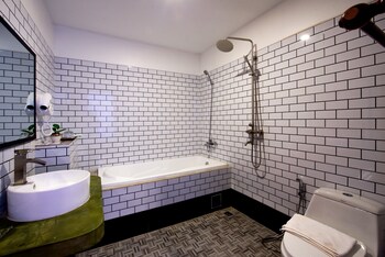 the unique angkor villa