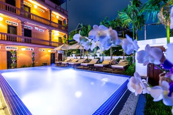 the unique angkor villa