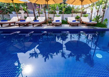 the unique angkor villa