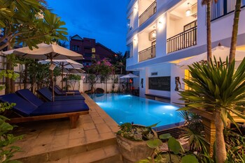 the unique angkor villa