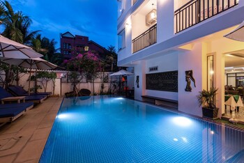 the unique angkor villa