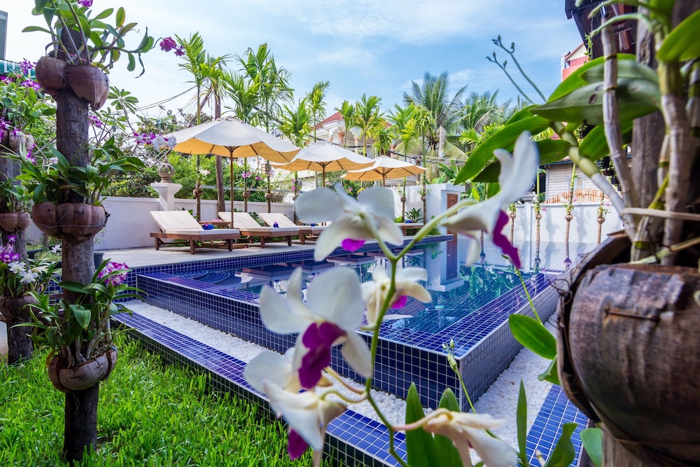 the unique angkor villa