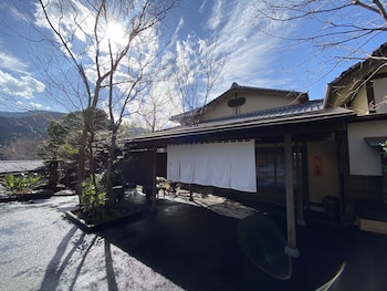 yugawara spa ryokan ashikari