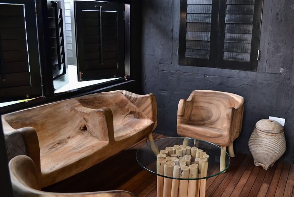 the happy 8 retreat old town