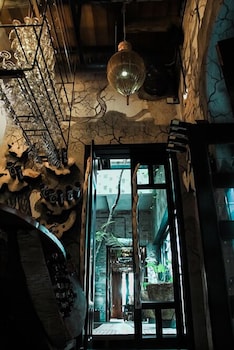 the happy 8 retreat old town