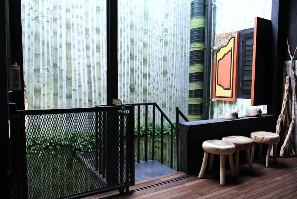 the happy 8 retreat old town