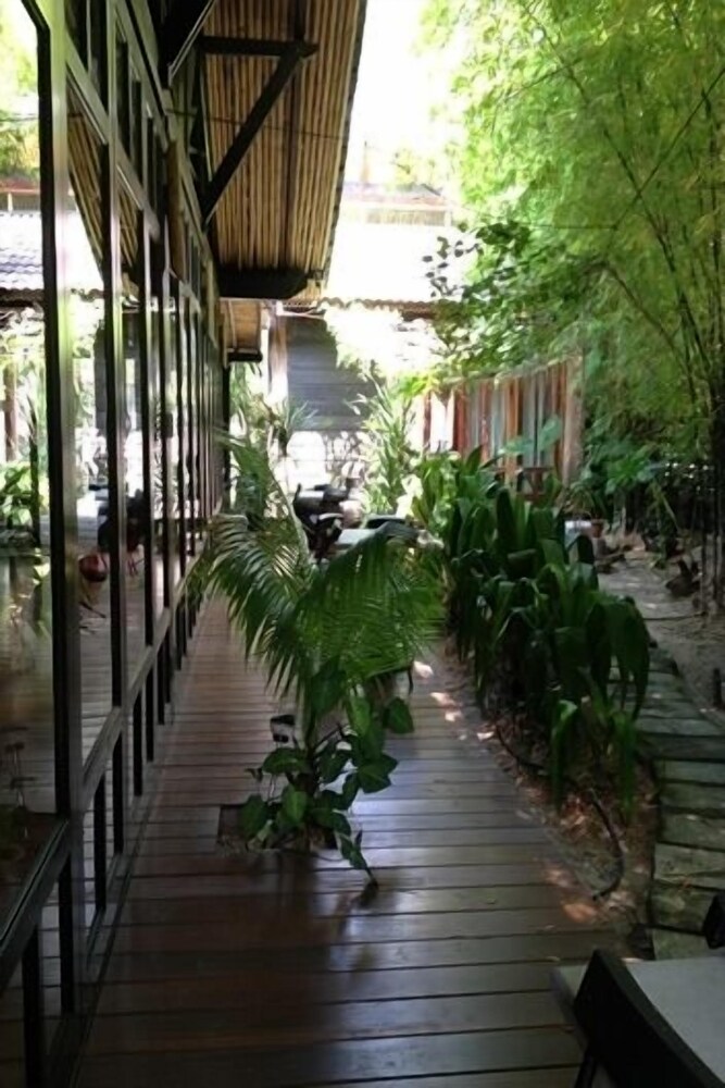 the happy 8 retreat pasir putih