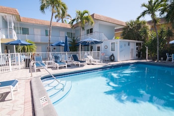 great escape apartments by lowkl