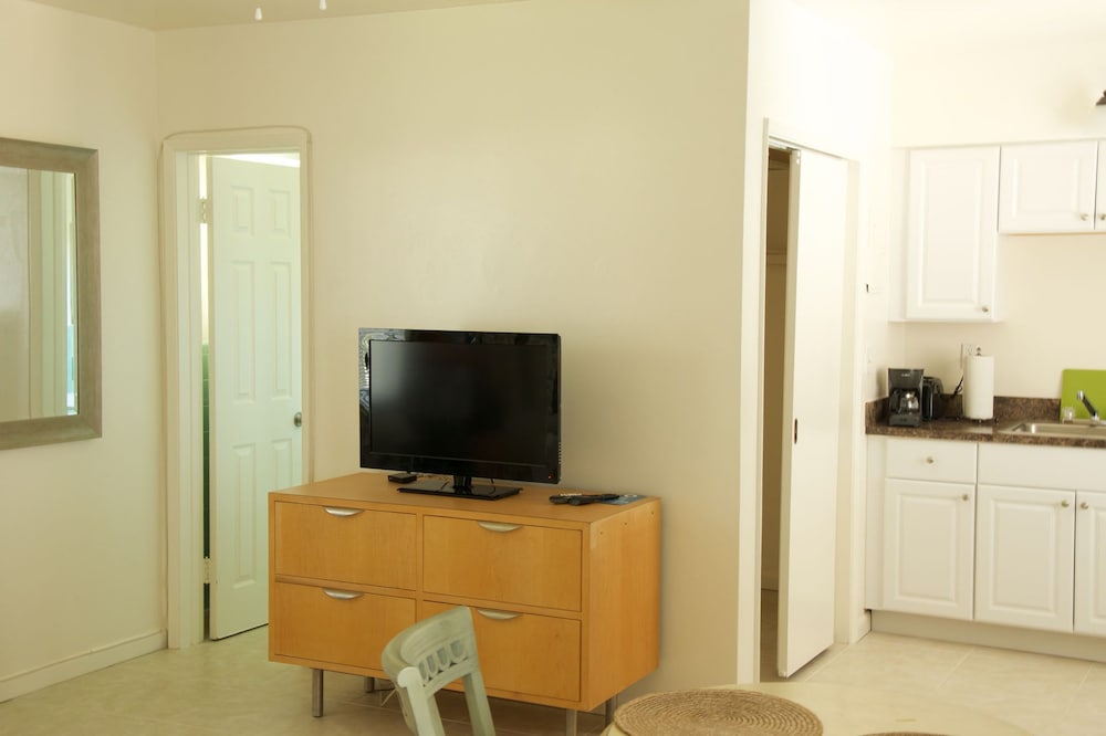 great escape apartments by lowkl