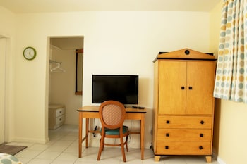 great escape apartments by lowkl