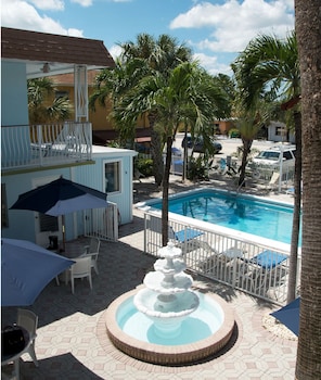 great escape apartments by lowkl