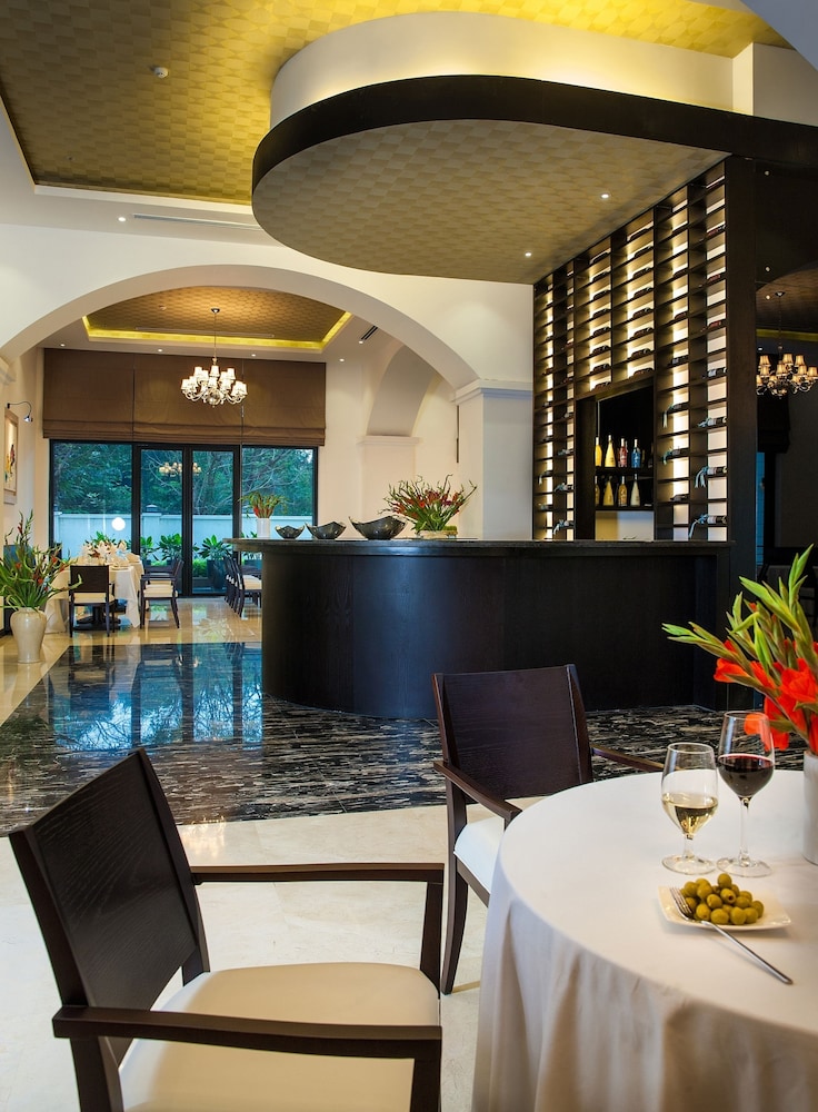 elegant suites westlake