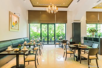 elegant suites westlake