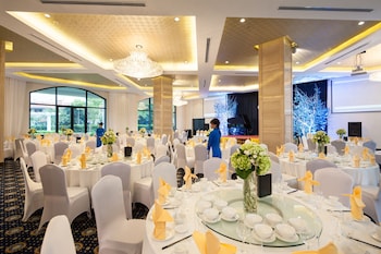 elegant suites westlake