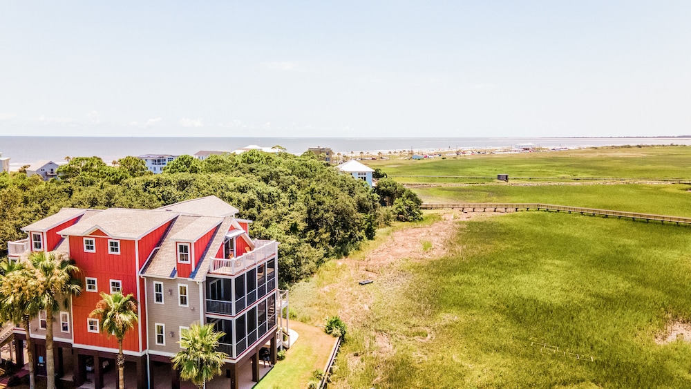 regatta inn adults only