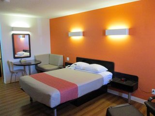 motel 6 innisfail ab