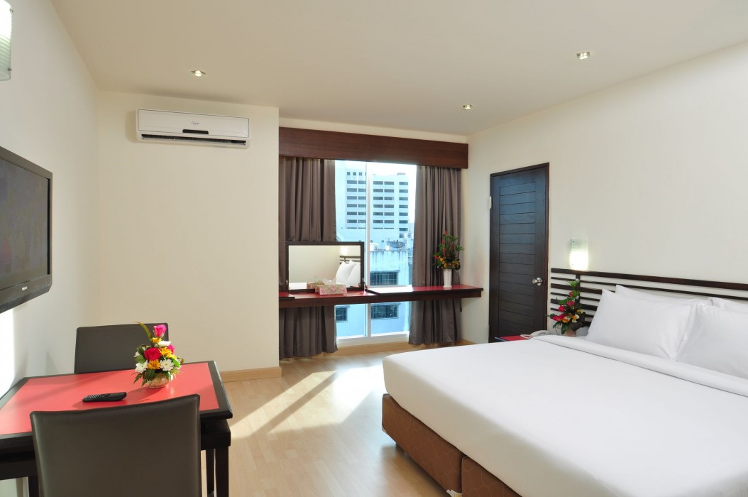 the color hotel hat yai