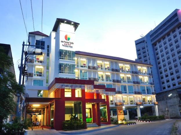 the color hotel hat yai