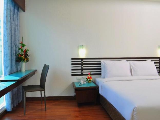 the color hotel hat yai