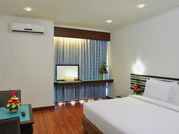 the color hotel hat yai