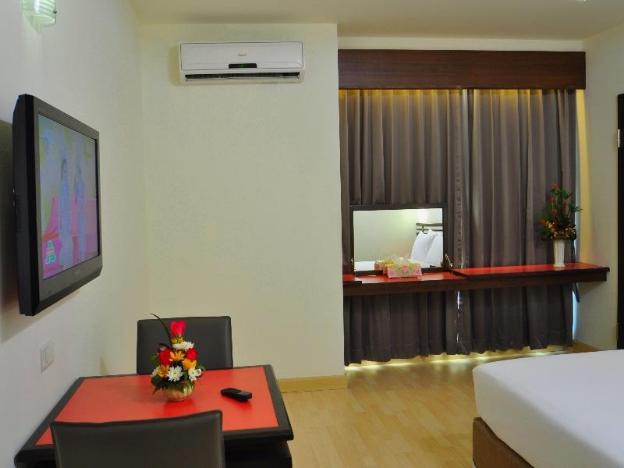 the color hotel hat yai