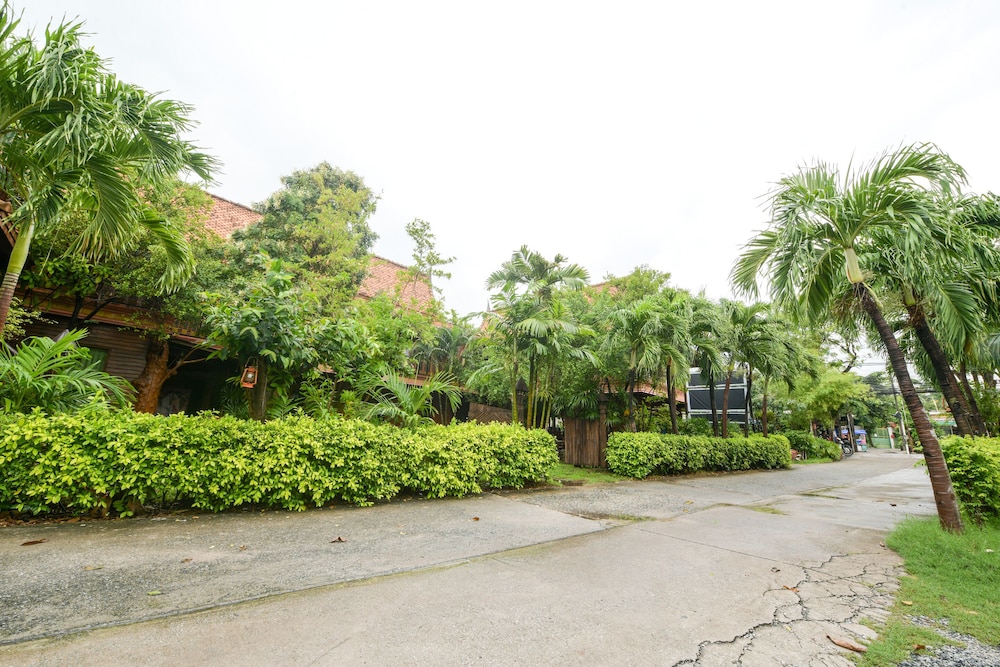 deeden pattaya resort