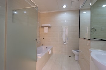 paseo premiere hotel