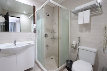 paseo premiere hotel