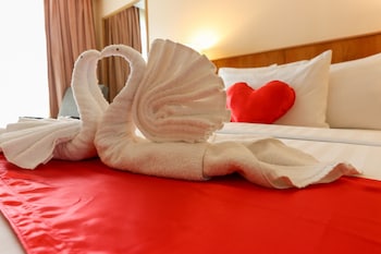 paseo premiere hotel